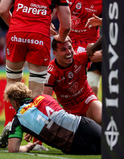Antoine Dupont celebrates after scoring a try 5/5/2024