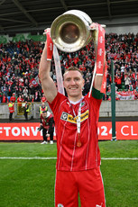 Chris Curran celebrates winning with the the cup 4/5/2024 