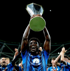 Michel Adopo celebrates with the trophy 22/5/2024