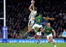 Kurt-Lee Arendse and Freddie Steward compete for a ball in the air 16/11/2024