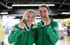 Amy Broadhurst and Lisa O’Rourke with their gold medals 21/5/2022