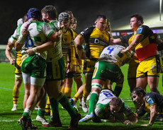 Lorenzo Cannone celebrates after scoring a try with teammates 19/10/2024