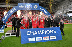 Cliftonville players celebrate winning with the the cup 4/5/2024 