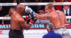 Jake Paul lands a punch on Mike Tyson 15/11/2024