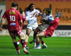 Kurt-Lee Arendse is tackled by Tom Rogers 18/10/2024 