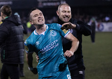 Aaron McEneff and assistant manager Glenn Cronin celebrate after the game 27/10/2024