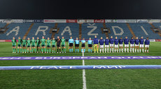 The two teams stand for the national anthems 25/10/2024