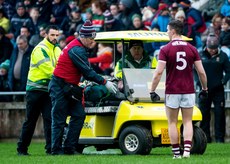 Fiontan Ó Curraoin leaves the field due to an injury 12/1/2020