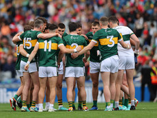 Sean O’Shea speaks to his team in the huddle 30/6/2024