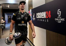 Eben Etzebeth brings the cup back to the changing room 24/5/2024